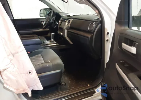 2018 Toyota Tundra Sr5 5.7L V8 z USA, uszkodzony, nr VIN 5TFUW5F12JX744589